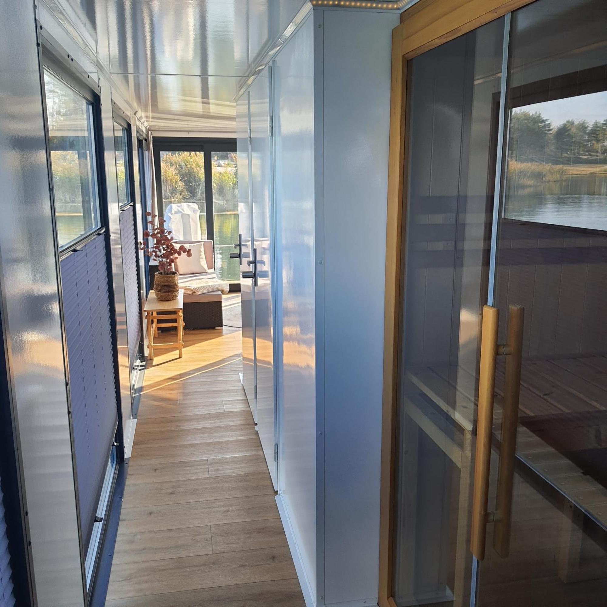 Schwimmendes Ferienhaus Sky Elsterheide Luaran gambar