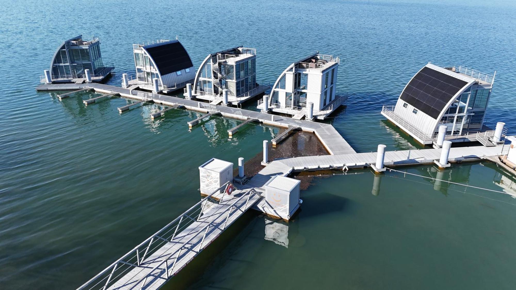 Schwimmendes Ferienhaus Sky Elsterheide Luaran gambar